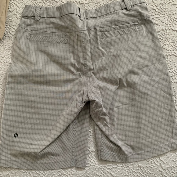 Lululemon men’s golf shorts - Picture 3 of 3